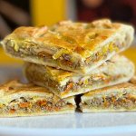 Пирог с тушеной свининой 1 кг.🥩