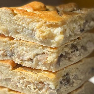 Пирог с цыпленком, грибами и сыром 1 кг.🍗