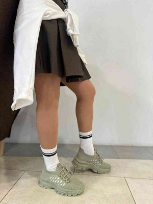 Женские кроссовки в размер