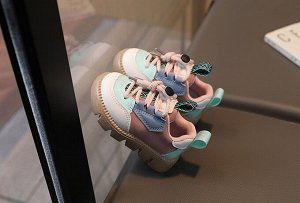 Кроссовки для девочки с затягивающейся шнуровкой, розовые с голубыми вставками