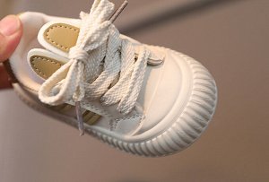 Кроссовки детские на шнурках, белые с бежевыми вставками