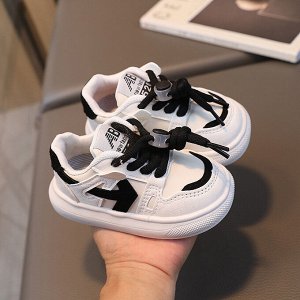 Кроссовки детские с затягивающейся шнуровкой, белые с черными вставками