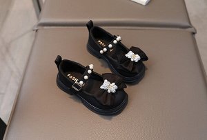 Туфли для девочки нарядные с застежкой на липучке, черные с бантом и декором