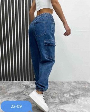 Женские стильные джинсы джоггеры на резинке в размер