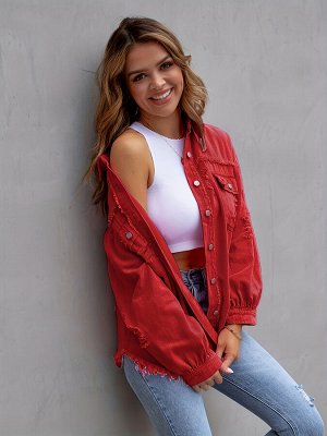 Женская джинсовая куртка с длинными рукавами, карманами и потёртостями, на пуговицах, цвет красный