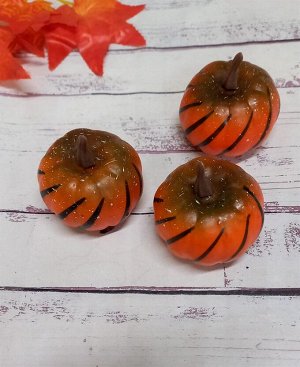 Искусственная тыква 6*4см, оранжевый с полосками