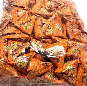 Конфеты треугольник Шоколадное драже с арахисом 2.5 кг Китай