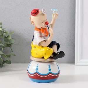 Сувенир керамика музыкальный "Клоун с бабочкой и цветком, сидит на чашке" 9,5х10х18 см