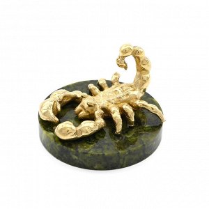 Знак зодиака из бронзы "Скорпион" на подставке из змеевика 50*50*36мм