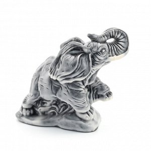 Фигурка из мрамолита " Слон малый на подставке"  80*42*68мм
