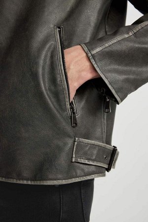 Приталенная куртка из искусственной кожи на подкладке с воротником-поло