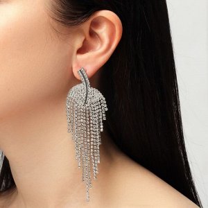 Серьги висячие со стразами «Грация» лесенка, белые в серебре, 11 см