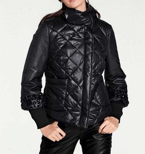 1r Куртка, черная Rick Cardona Гламурная куртка для холодной погоды. Модные рукава-баллоны и широкий кант резиночной вязкой с эффектной аппликацией. Спортивный воротник-стойка с удобным эластичным кан