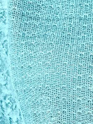 1r Блузка, бирюзовая Linea Tesini Изысканные материалы с невероятным действием. Трикотаж с блестками, батист и кружево. Высококачественное кружево и двойной волан из батиста и кружева. Обрамляющий фиг