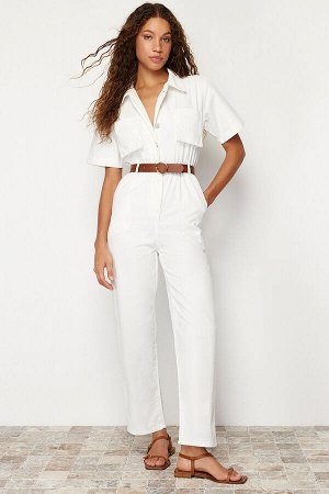 Белый джинсовый комбинезон с коротким рукавом и поясом