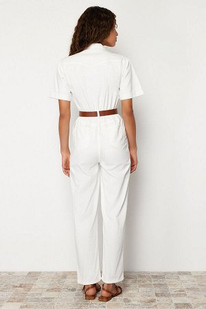 Белый джинсовый комбинезон с коротким рукавом и поясом
