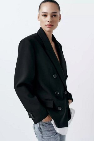 Женский черный пиджак на пуговицах