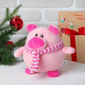 Мягкая музыкальная игрушка-копилка "Свинюшка" полосатый шарф, 16 см