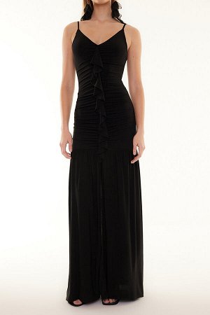 Черное облегающее длинное вечернее платье с рюшами