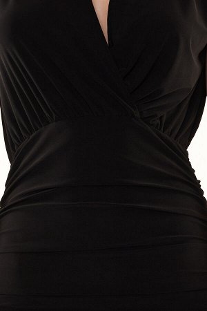 Черное облегающее элегантное вечернее платье с подкладкой и аксессуарами в виде розы