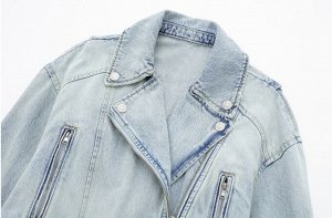 Джинсовая куртка укороченная с декоративным ремнем, на молнии, потертый голубой