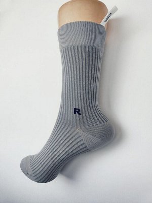 Носки Женские носки из хлопкового полотна с добавкой полиамида и эластана. Мягкий хлопок, входящий в состав изделия, обладает высокой воздухопроницаемостью, впитывает влагу и подходит для чувствительн