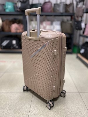 Чемодан дорожный из полипропилена бежевый большой L
