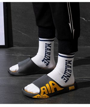 Тапочки мужские с открытым носком из ПВХ, черные с желтой стелькой и надписью