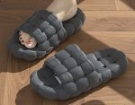 Тапочки женские с открытым носком из материала EVA, темно-серые с имитацией плетения