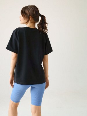 Футболка женская прямого силуэта с широким рукавом regular fit с вышивкой на груди "SUN KISSED". Комплимент себе. Цвет: ночь (черный)