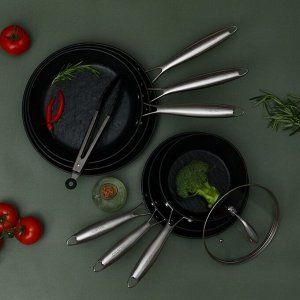 Сковорода Magistro Rock Stone, d=26 см, h=4.8 см, кованый алюминий, антипригарное покрытие, индукция, чёрная