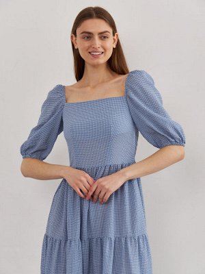 Платье с открытой спиной голубой
