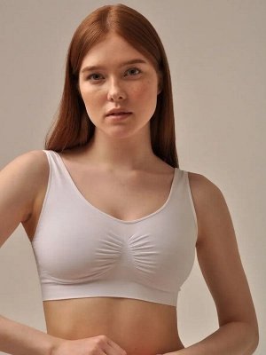 Женский бесшовный топ на широких бретелях. Цвет: bianco (белый) со съемными чашками и  моделирующим "Push Up" эффектом, из мягкой эластичной микрофибры