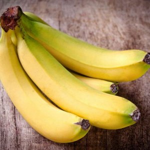 Бананы Бананы богаты витаминами А, В6, С, Е и К, а также считаются хорошим источником кальция, фосфора, магния, калия и натрия.
Благодаря своему составу бананы помогают, к примеру, в борьбе с анемией,