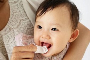 PIGEON Baby Tooth Wipes - салфетки для чистки первых зубиков у малышей