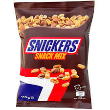 Закусочный микс из арахиса и шоколадного драже Сникерс Snack Mix 115 гр