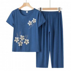 Костюм женский летний – свободная удлиненная футболка с принтом и укороченные брюки, синий