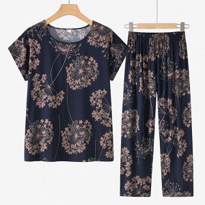 Костюм женский летний – свободная удлиненная футболка и укороченные брюки, черно-синий с цветочным принтом