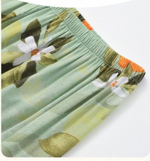 Костюм женский летний – свободная удлиненная футболка и укороченные брюки, зелено-серый с ромбами и цветочным принтом