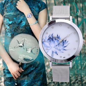 Часы Женские часы-браслет имеют целый ряд объективных достоинств, которые выгодно отличают их от традиционных моделей с кожаным ремешком. Стильные женские часы-браслет прекрасно подходят к любому стил