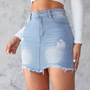 Женская джинсовая мини-юбка с карманами и потёртостями, цвет голубой