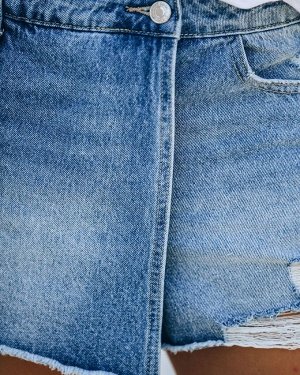 Женские джинсовые шорты с карманами и потёртостями, цвет голубой