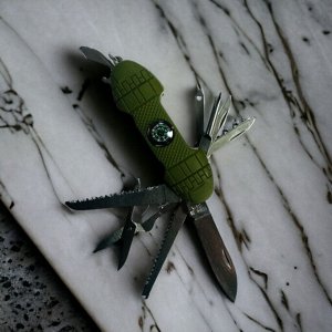 Нож складной, мультитул (10 инструментов в 1), зеленый