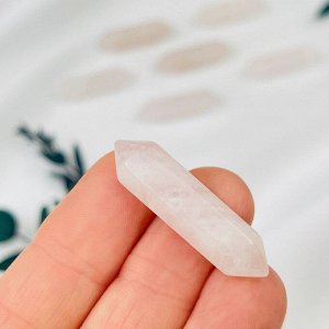 Кристалл двухконечный из Розового кварца