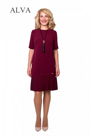 Платье Платье Татьяна 8438-4 безупречного качества с плиссированной юбкой в цвете бордо, модного полуприлегающего силуэта, выполнено из тонкой плательной ткани, длина около 92-98 см. Украшение в компл
