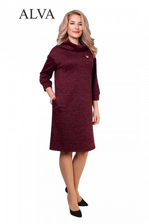 Платье Платье Синтия 8395-5 в цвете бордо с горловиной хомут, что придает платью особый уют в холодную зиму,  выполнено из трикотажной ткани  "ангора-меланж" и украшено нашивкой.  Длина платья 98-103 