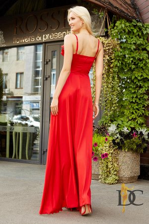 Роскошное платье в пол станет жемчужиной любого образа Красный