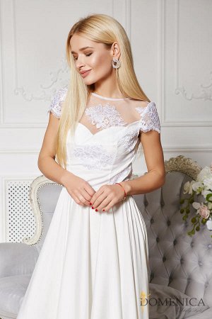 Белоснежное платье со струящейся юбкой Белый