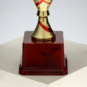 Кубок 183B, наградная фигура, золото, подставка пластик, 20,5 x 9,5 x 7,5 см.