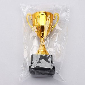 Кубок 045,наградная фигура, золото, подставка пластик, 20 х 10,6 х 8 см.